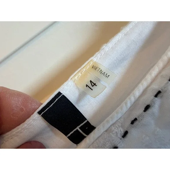 Tahari White Embroidered dress Square Neck knee length Size 14 - Picture 5 of 13